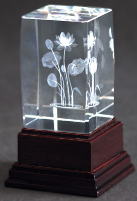 Награда хрустальная Цветок CAW70120/FLO 70х70х120мм 